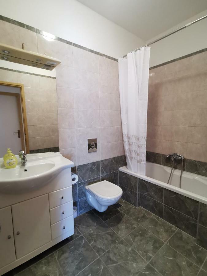 Big And Spacious Apartment In The Heart Of Omiš Εξωτερικό φωτογραφία